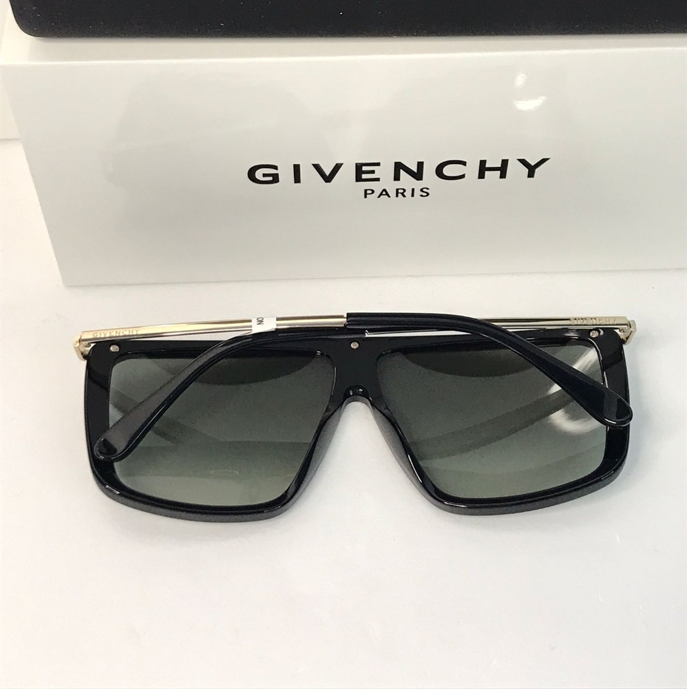 💯original Givenchy Grey Gradient Square Ladies Sunglasses GV 7146/G/S  62/11. - Picture 7 of 13